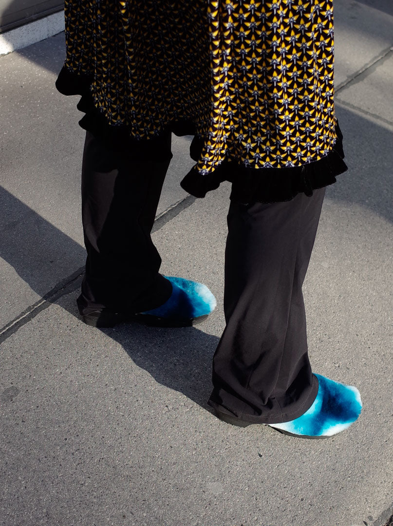 PANTO CURLY + Shearling Dark Clog Shoes + Blue Tie dye