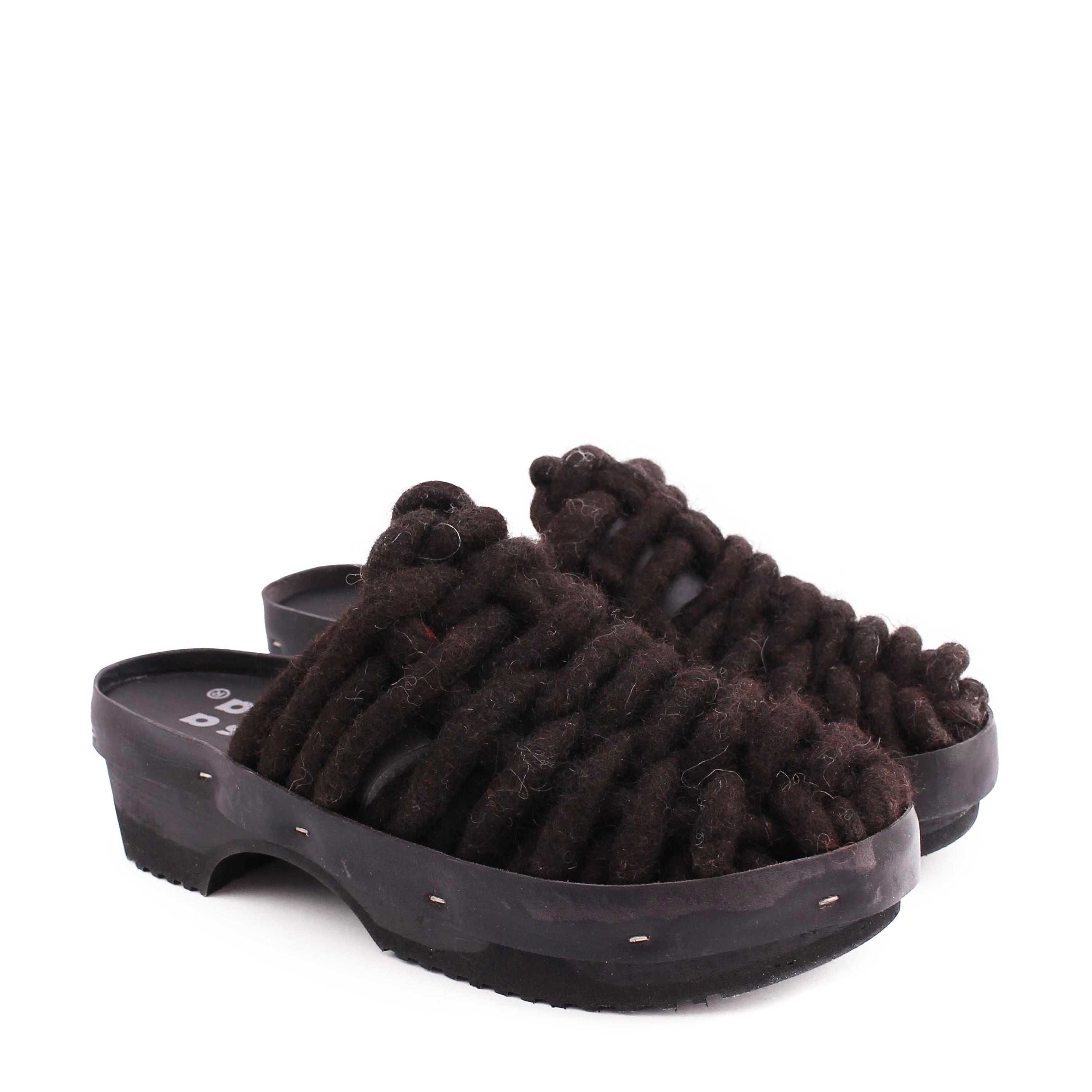 NET PANTO WOOL + Woven Wool Dark Clogs + All Black